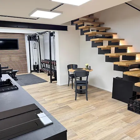 Travel-, Work-, & Fitness-einliegerwohnung *